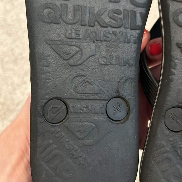 Quicksilver Kids Black Flip Flops, size 13 - Picture 4 of 5